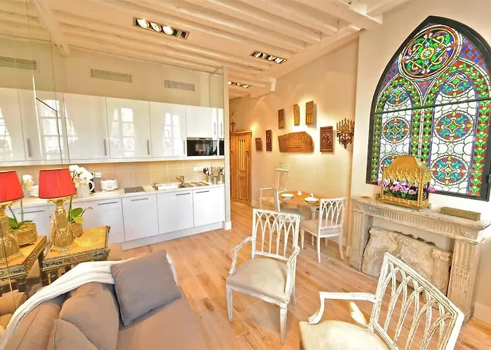 Charming Two Bedroom At Notre - Dame * Paříž