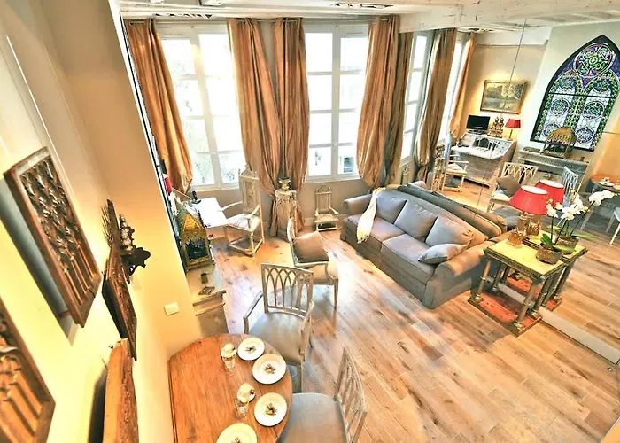 Charming Two Bedroom At Notre - Dame