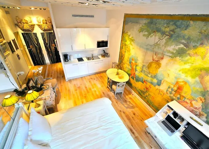 Charming Two Bedroom At Notre - Dame