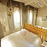 Charming Two Bedroom At Notre - Dame Parijs