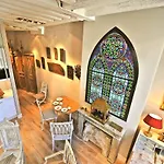 Charming Two Bedroom At Notre - Dame