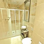 Charming Two Bedroom At Notre - Dame Parijs