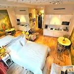Charming Two Bedroom At Notre - Dame Parijs