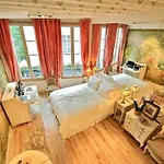 Charming Two Bedroom At Notre - Dame