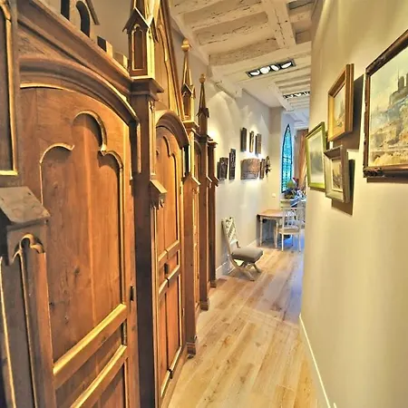 Charming Two Bedroom At Notre - Dame * Parijs