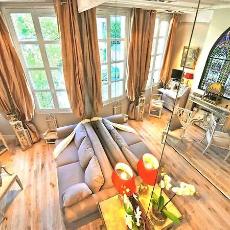Charming Two Bedroom At Notre - Dame