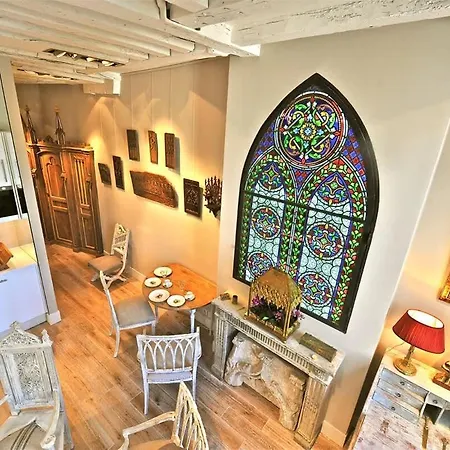 Charming Two Bedroom At Notre - Dame