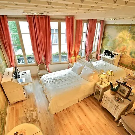 Charming Two Bedroom At Notre - Dame