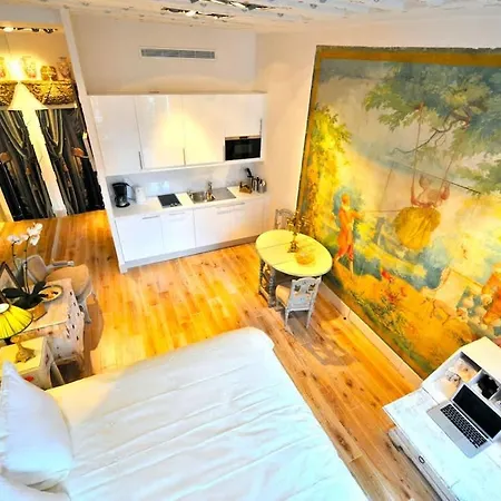 Charming Two Bedroom At Notre - Dame
