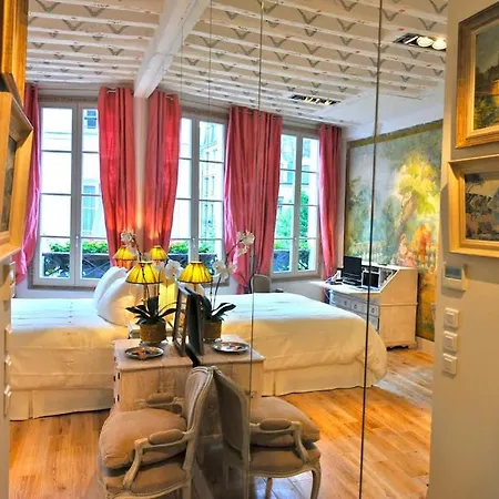Charming Two Bedroom At Notre - Dame