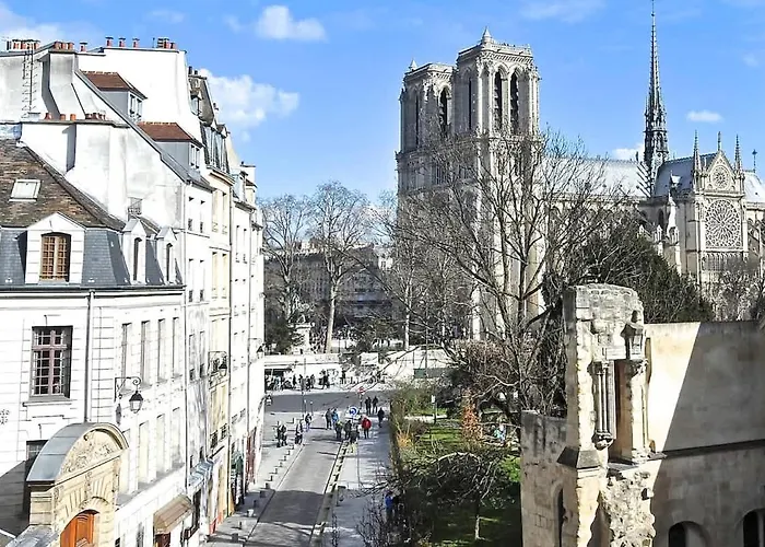 Apartment Charming Two Bedroom At Notre - Dame Paris