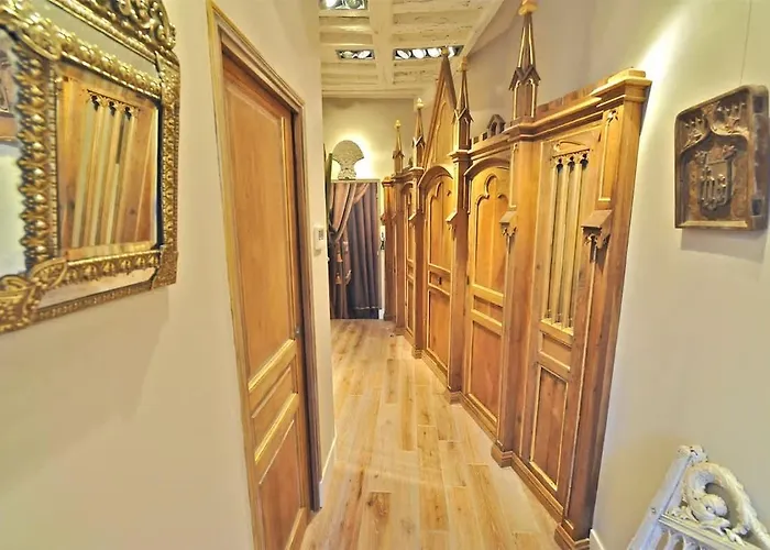 Апартаменты Charming Two Bedroom At Notre - Dame *