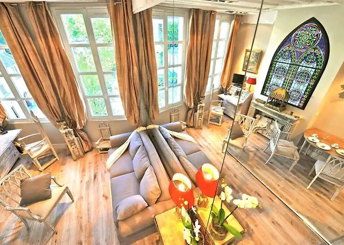 Charming Two Bedroom At Notre - Dame