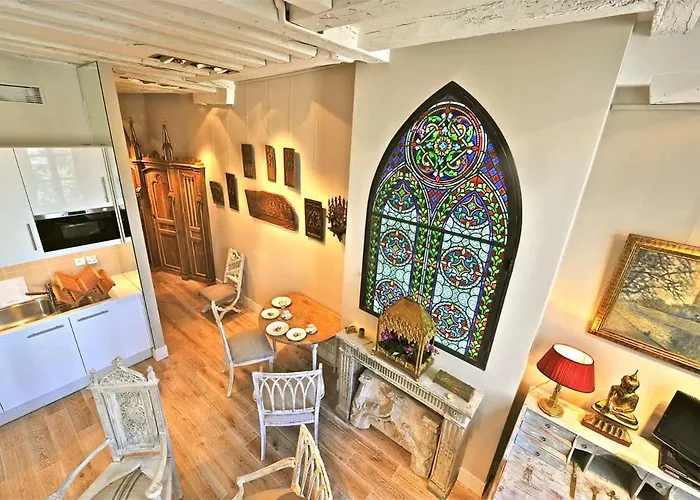 Charming Two Bedroom At Notre - Dame