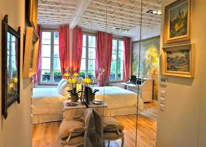 Charming Two Bedroom At Notre - Dame