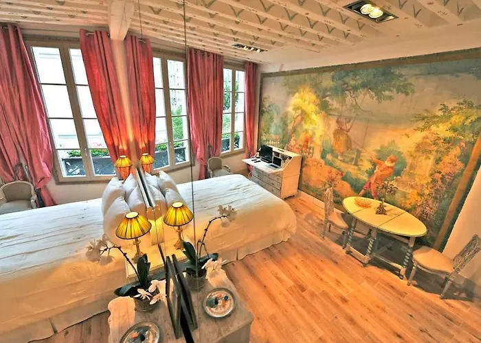 Charming Two Bedroom At Notre - Dame * Париж