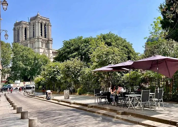Charming Two Bedroom At Notre - Dame * Париж