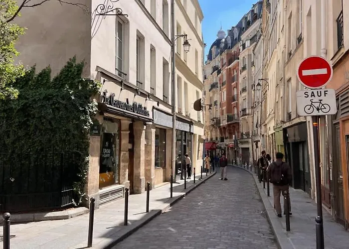 Апартаменты Charming Two Bedroom At Notre - Dame